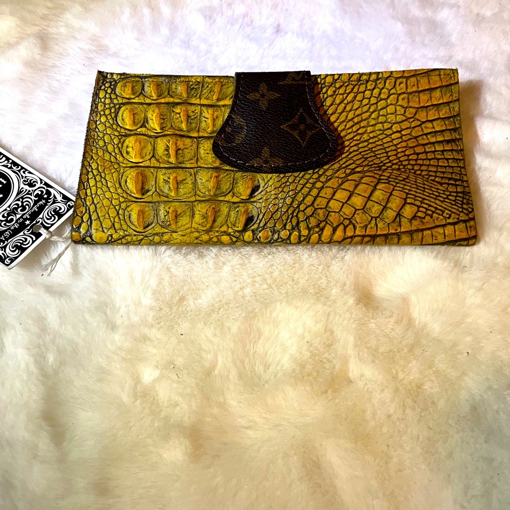 KIG wallet it’s 4x8